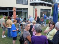 Zwitschernde Muse - Geselligkeit beim Vogelwein